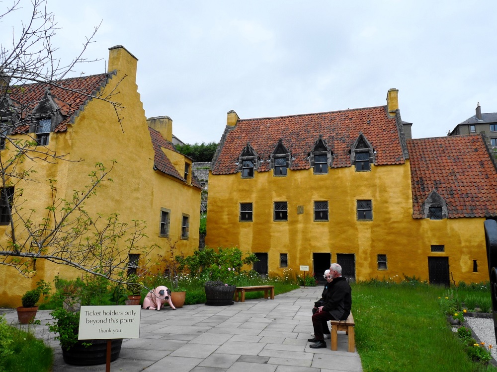 Culross Tour The Palace  Tartan Tours Scotland